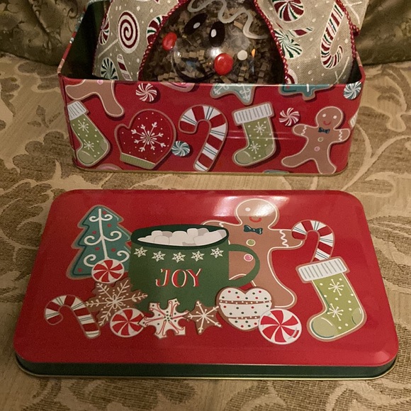 Gingerbread gift tin. Contains a gingerbread ornament and cookie decorating kit. - Picture 4 of 8